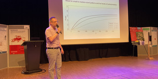 René Westerholt presenting a short paper at AGILE 2023 in Delft