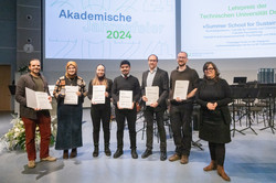 Lecturers of the Summer School of Sustainability receiving a Teaching Award