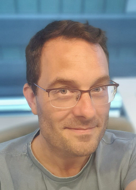 Portrait photo of Simon Scheider